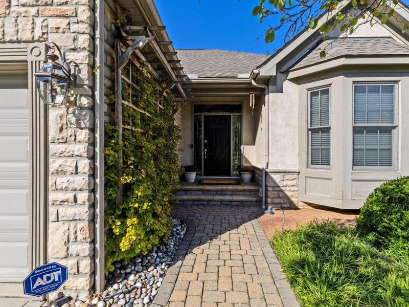 7747 Mikayla Drive, Westerville, OH 43082 Photo 2