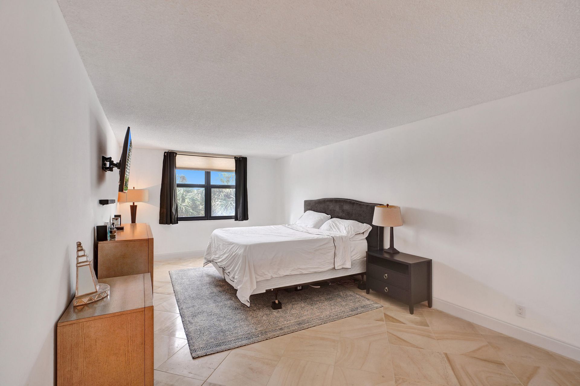 2001 N Ocean Boulevard, Unit 305, Boca Raton, FL 33431 Photo