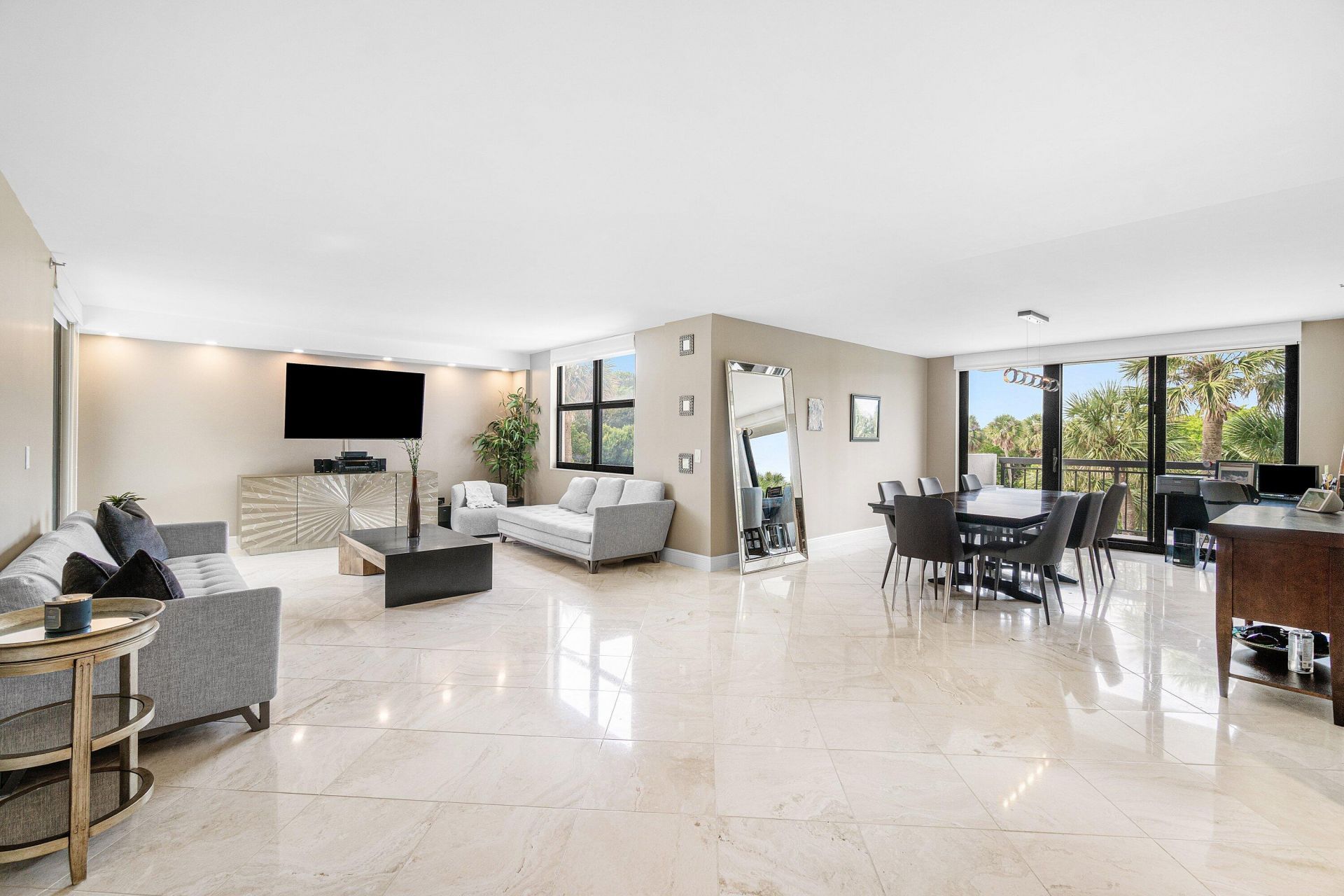 2001 N Ocean Boulevard, Unit 305, Boca Raton, FL 33431 Photo