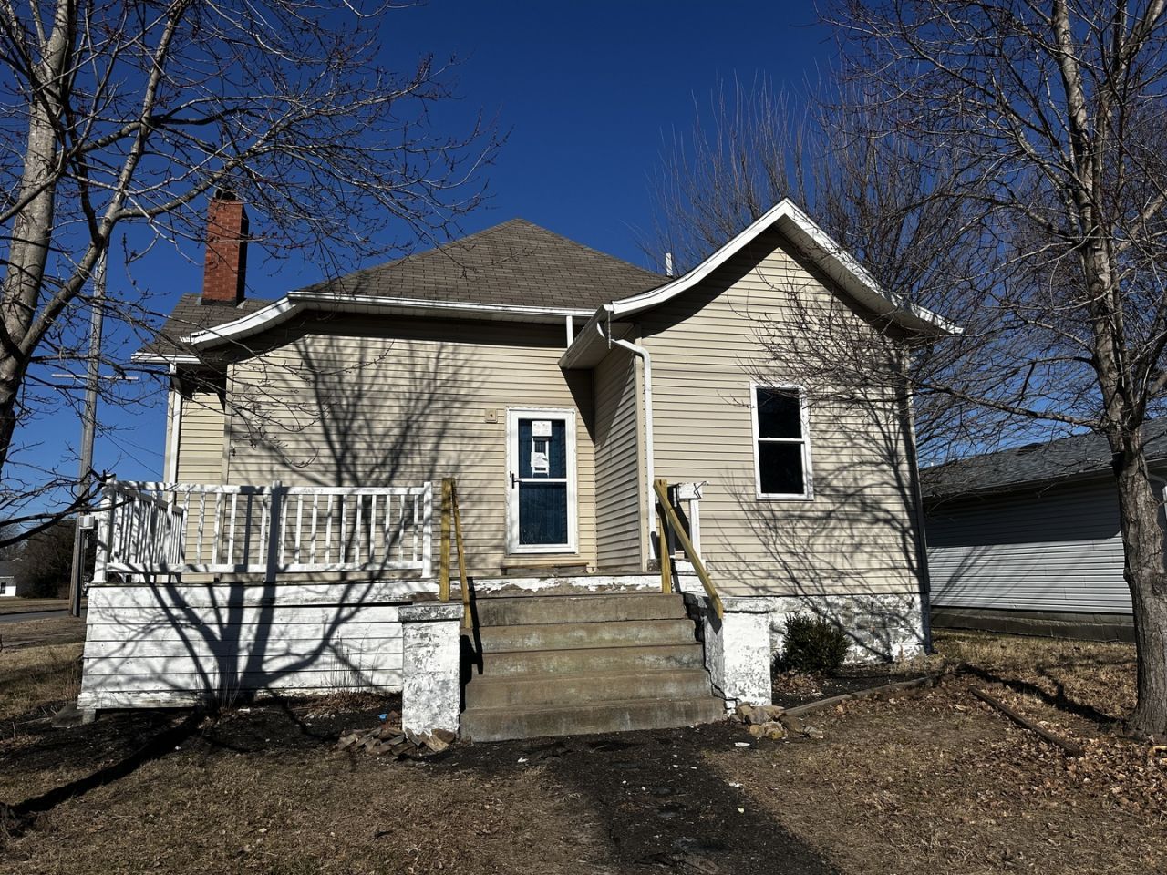 1001 E Oak Street, West Frankfort, IL 62896 Main Photo