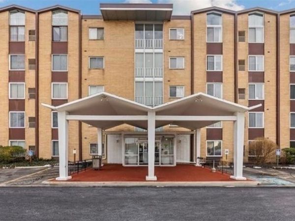 25735 Lorain Road, Unit 503, North Olmsted, OH 44070