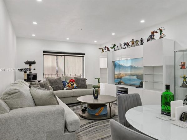 1630 W 46th St, Unit 208F, Hialeah, FL 33012