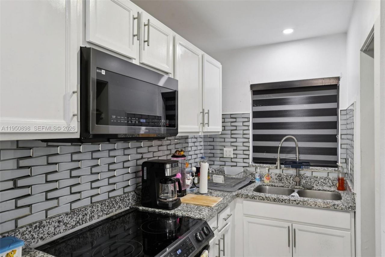 1630 W 46th St, Unit 208F, Hialeah, FL 33012 Photo