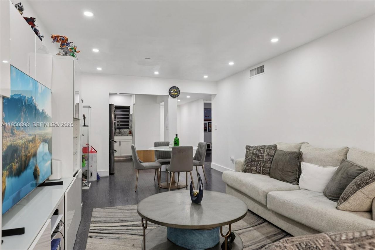 1630 W 46th St, Unit 208F, Hialeah, FL 33012 Photo