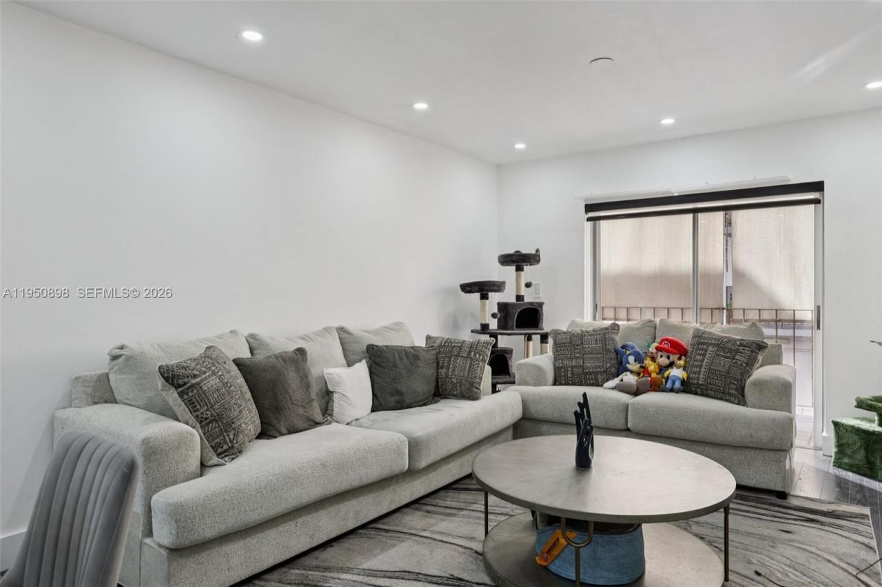 1630 W 46th St, Unit 208F, Hialeah, FL 33012 Photo