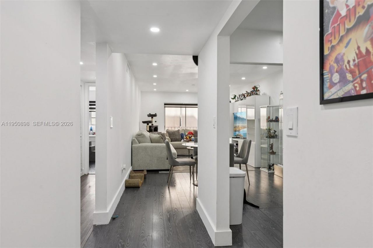 1630 W 46th St, Unit 208F, Hialeah, FL 33012 Photo