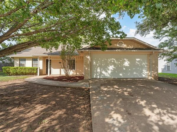 1010 December Drive , Hewitt, TX 76643