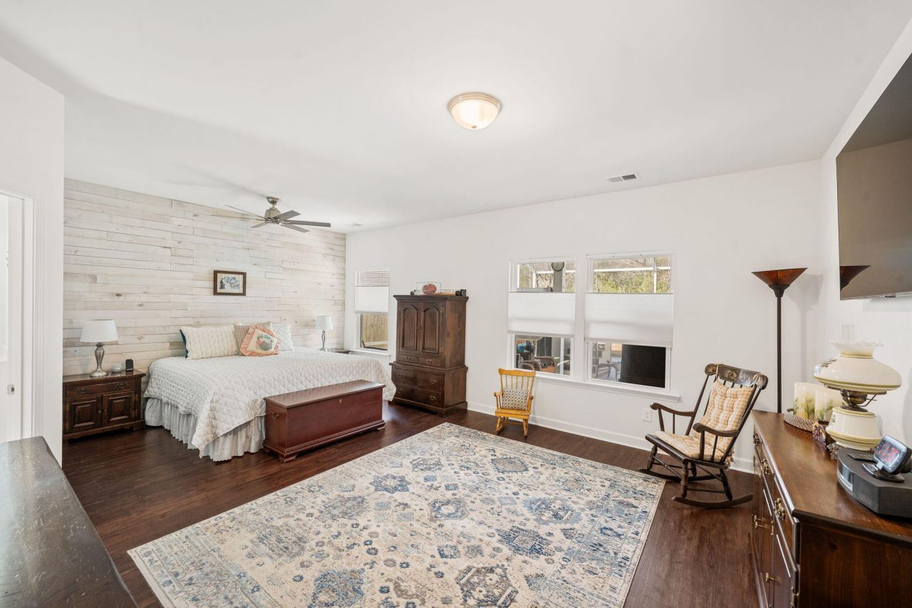 1038 Striped Lane Photo 18