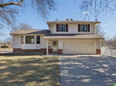 4905 S 95th Circle, Omaha, NE 68127