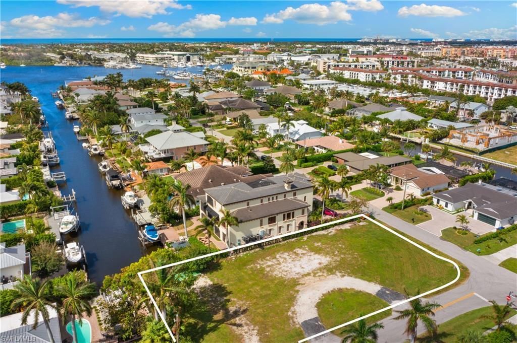 1585 Pelican Ave, Naples, FL 34102 Photo