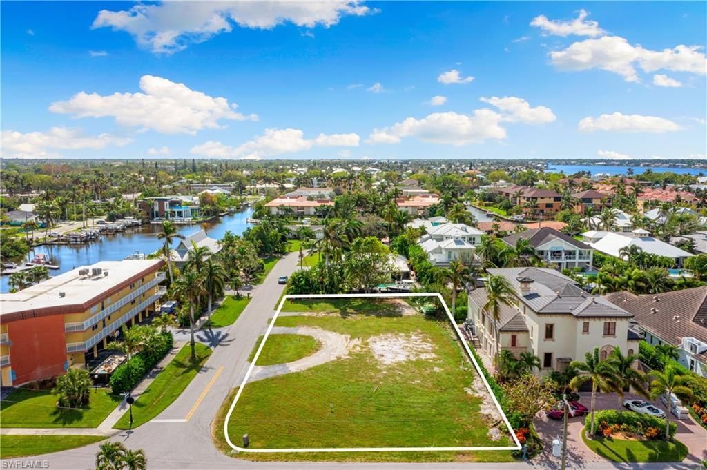 1585 Pelican Ave, Naples, FL 34102 Photo