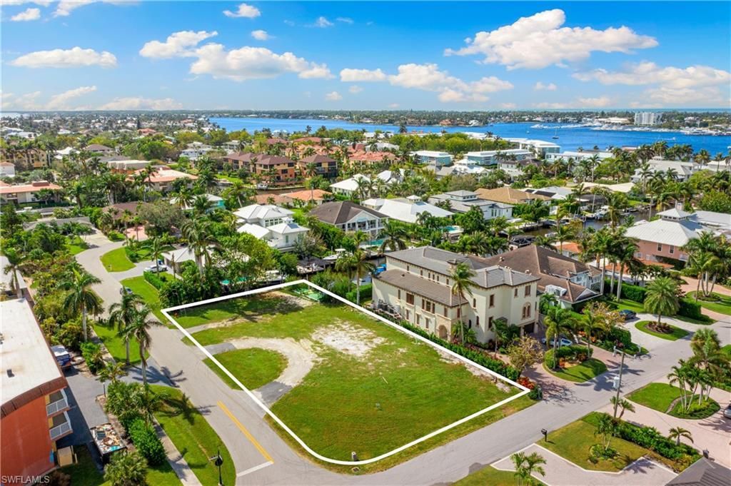 1585 Pelican Ave, Naples, FL 34102 Photo