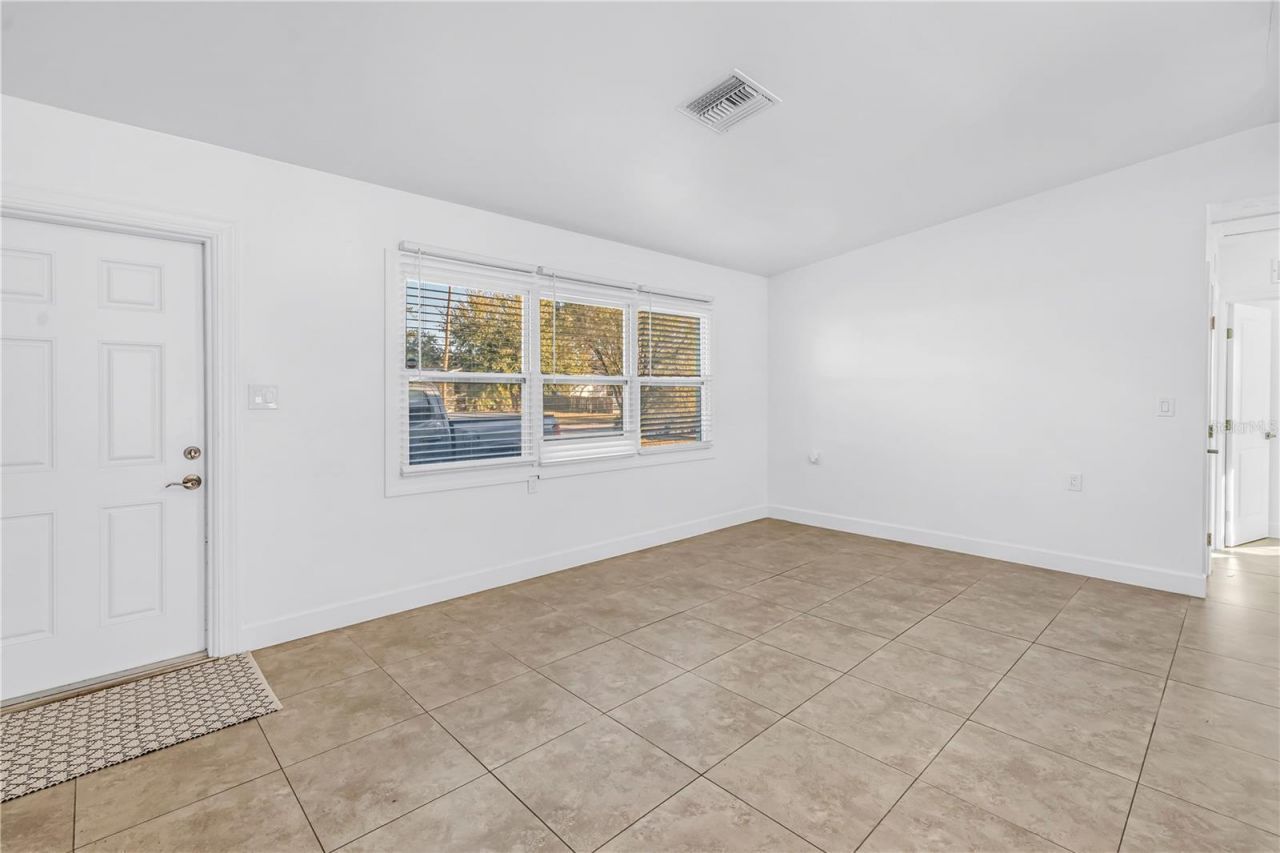 5758 Dartmouth Avenue N, Saint Petersburg, FL 33710 Photo