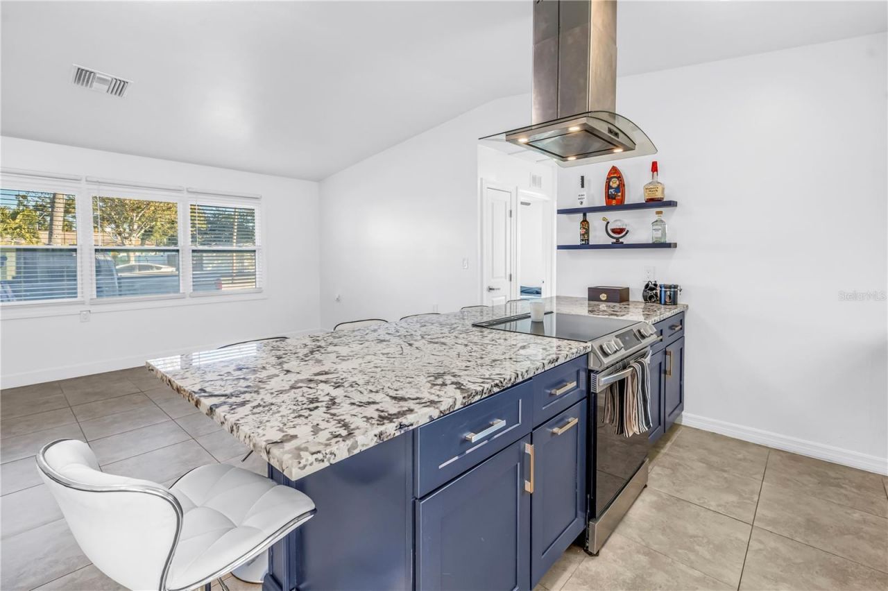 5758 Dartmouth Avenue N, Saint Petersburg, FL 33710 Photo