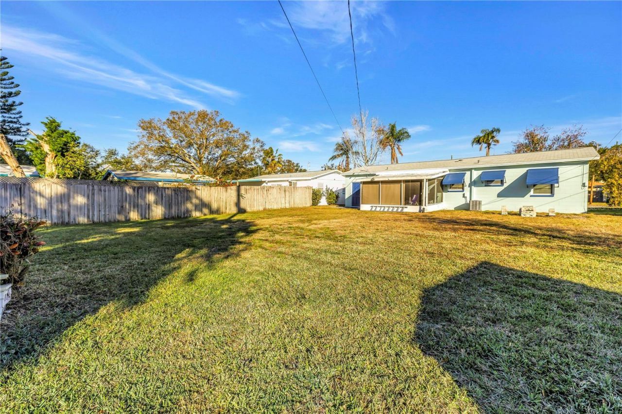 5758 Dartmouth Avenue N, Saint Petersburg, FL 33710 Photo