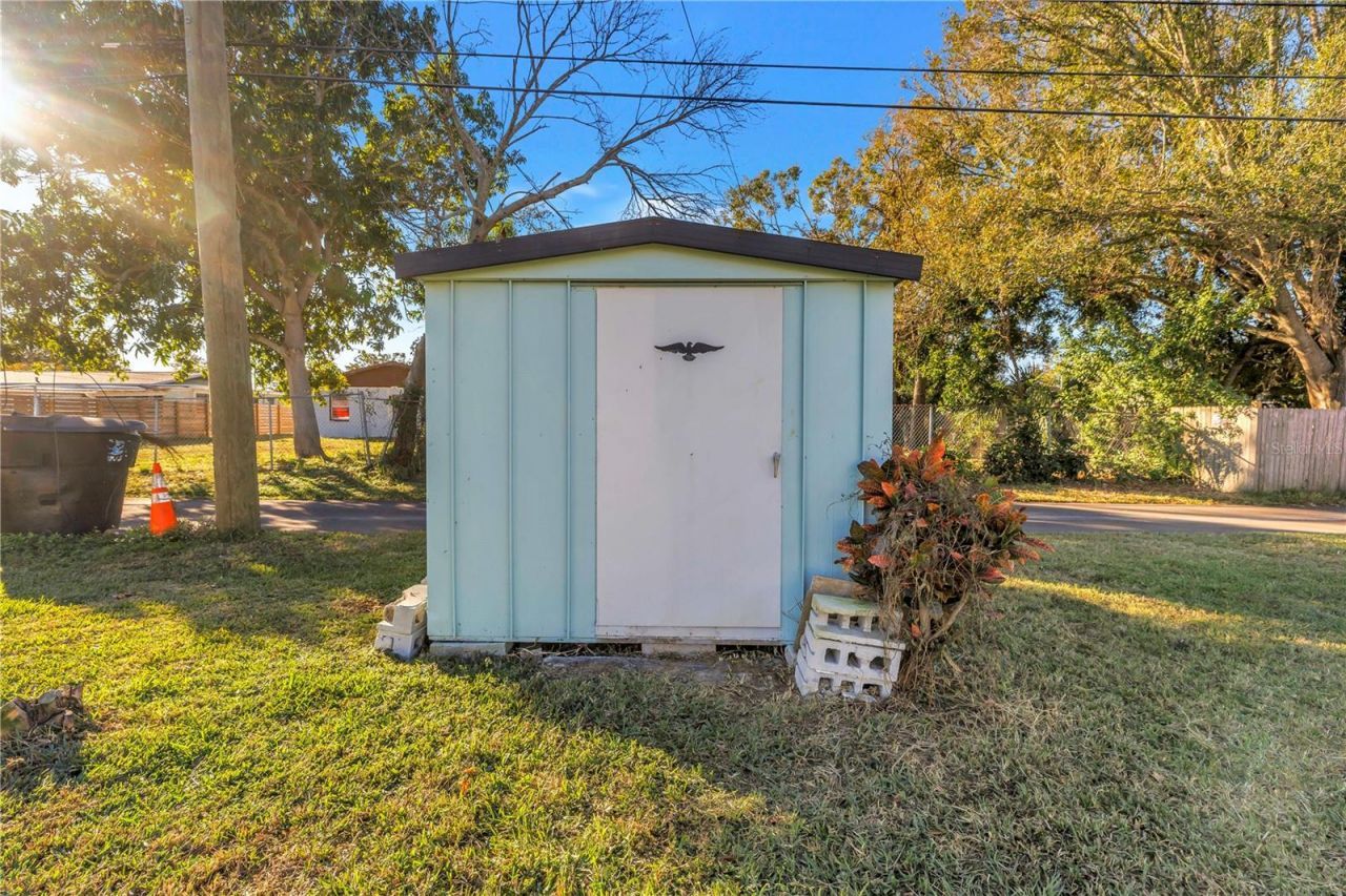 5758 Dartmouth Avenue N, Saint Petersburg, FL 33710 Photo