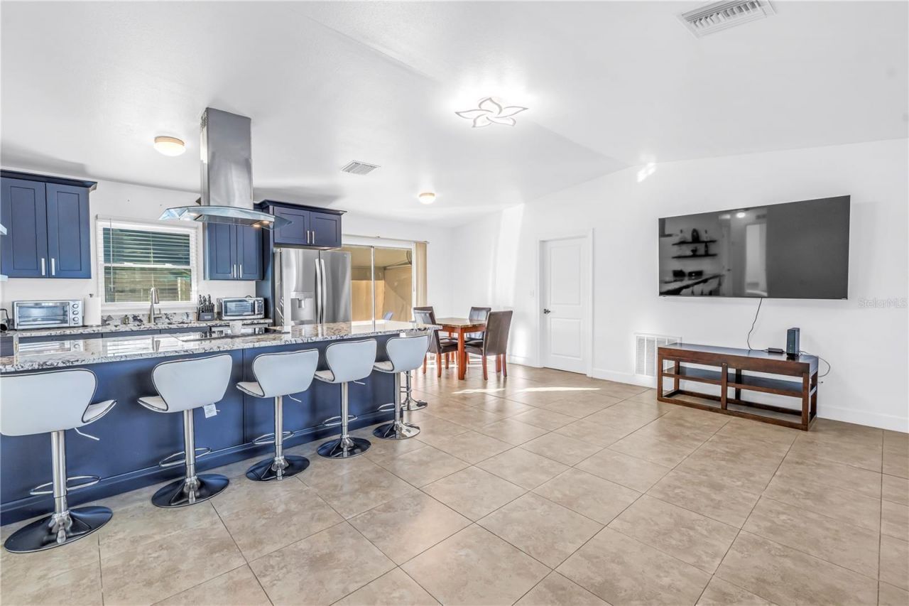 5758 Dartmouth Avenue N, Saint Petersburg, FL 33710 Photo