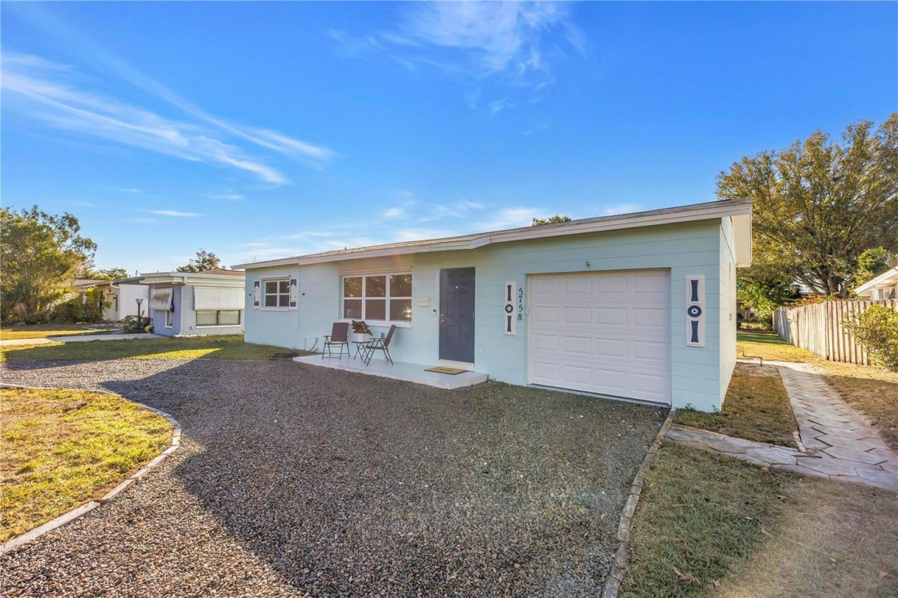 5758 Dartmouth Avenue N, Saint Petersburg, FL 33710 Photo