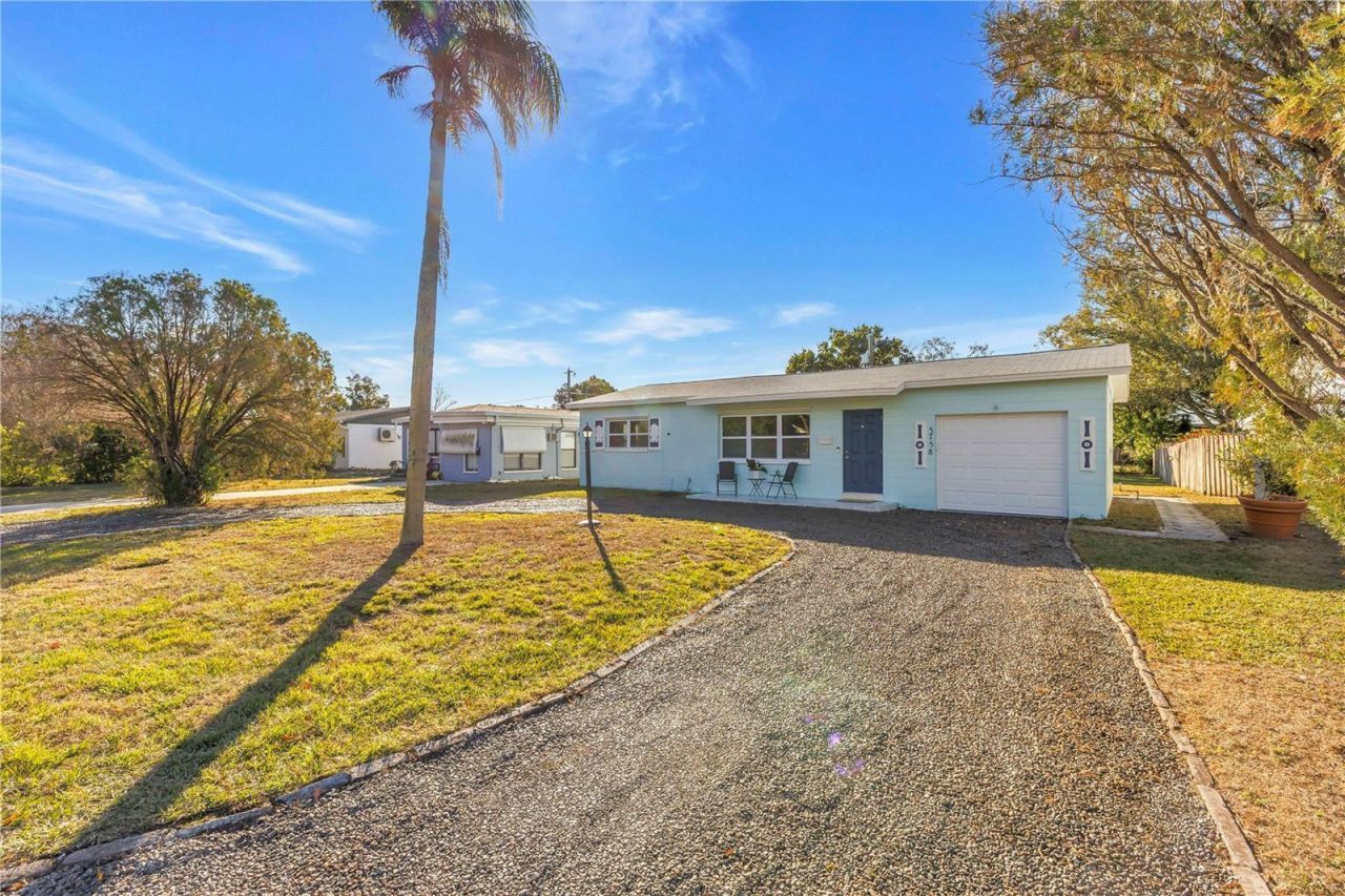 5758 Dartmouth Avenue N, Saint Petersburg, FL 33710 Photo