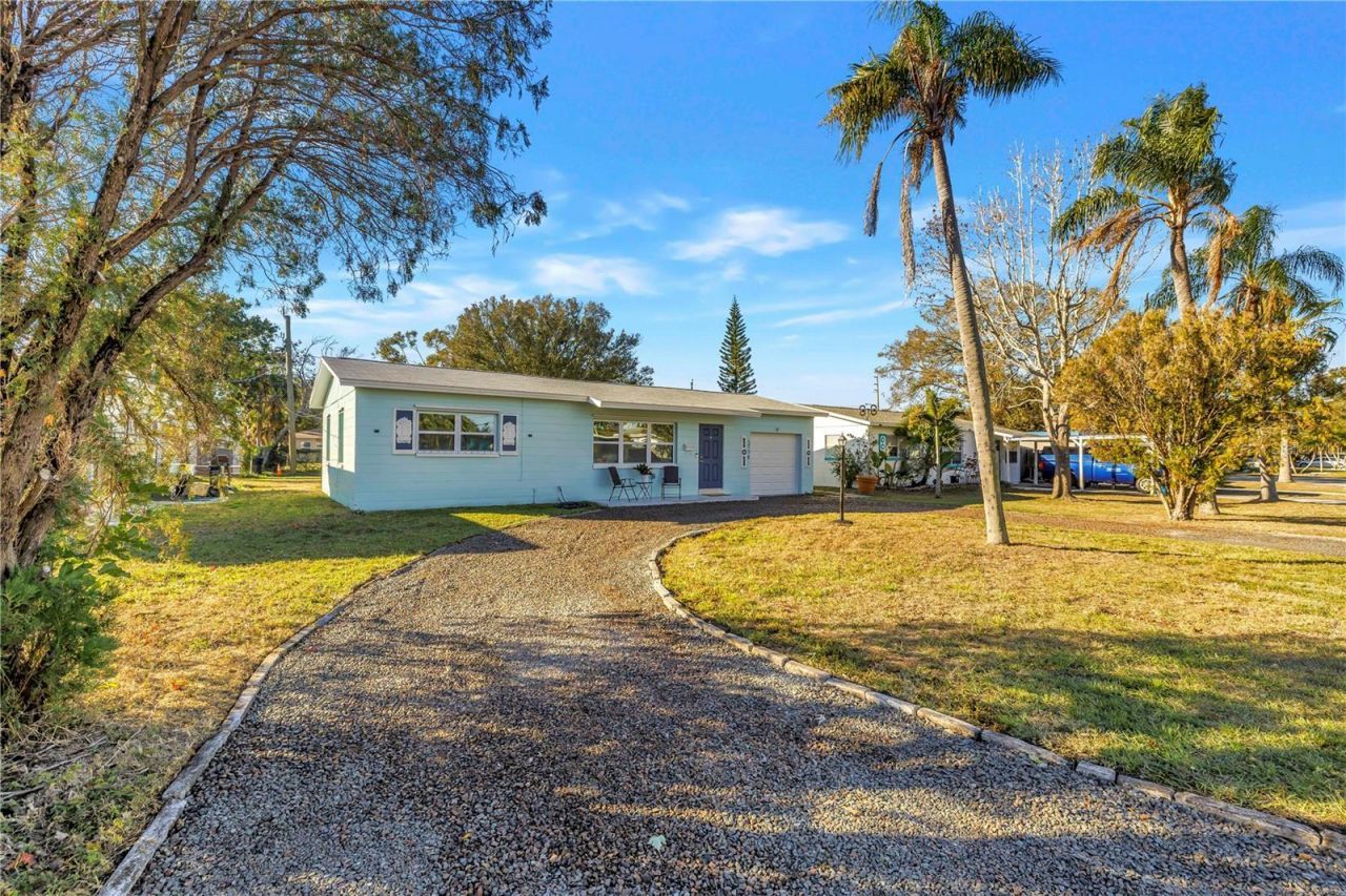 5758 Dartmouth Avenue N, Saint Petersburg, FL 33710 Photo