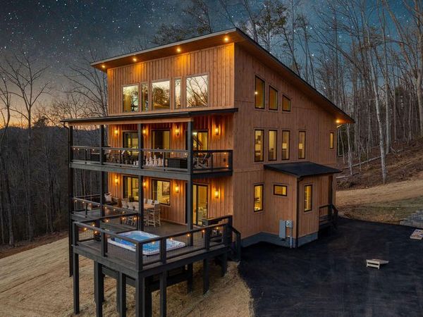 2221 Legend Drive, Sevierville, TN 37876