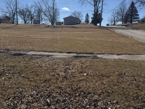 1628 Linden Avenue, Chariton, IA 50049