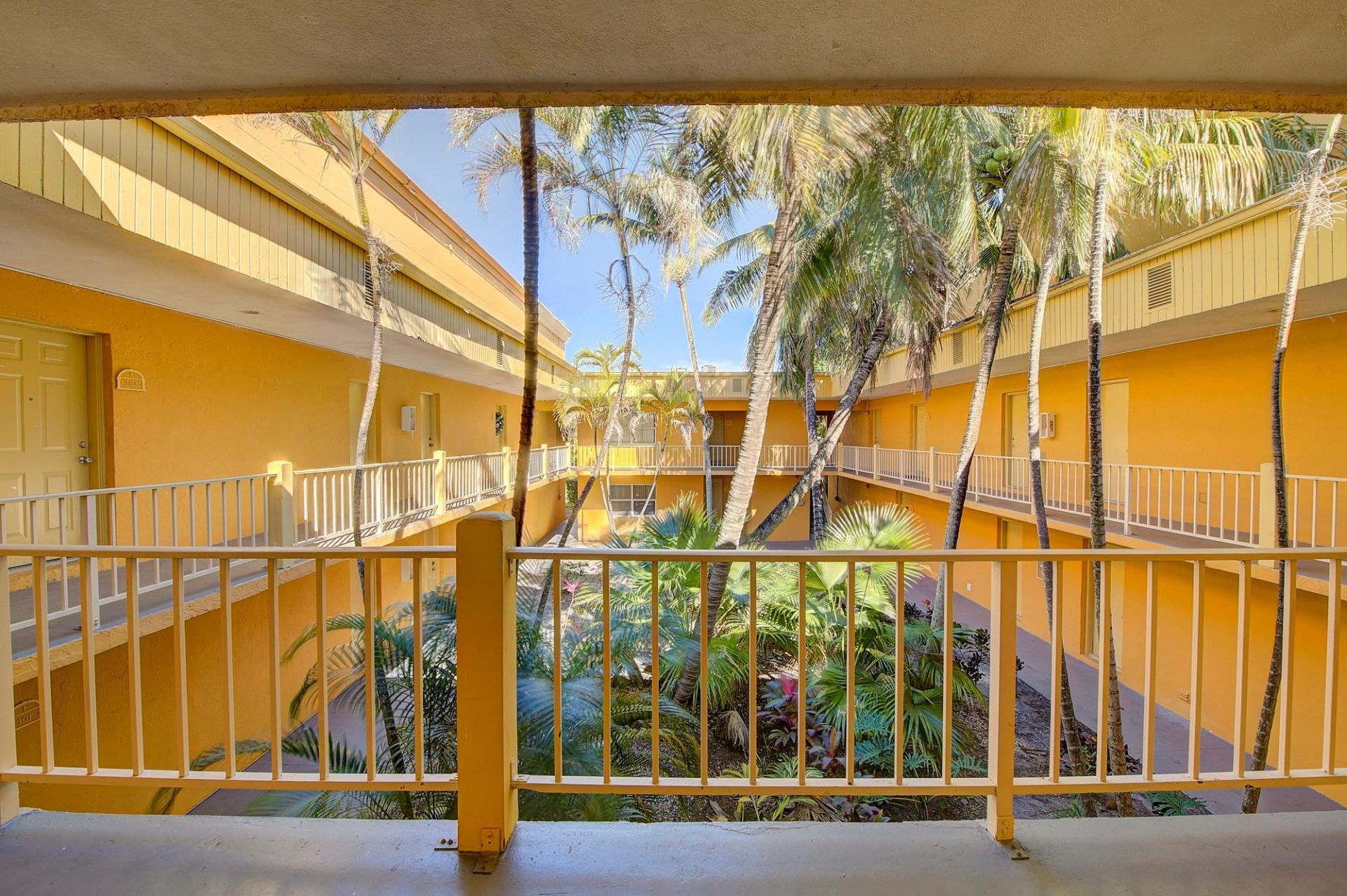 18111 NW 68th Avenue, Unit I210, Hialeah, FL 33015 Photo