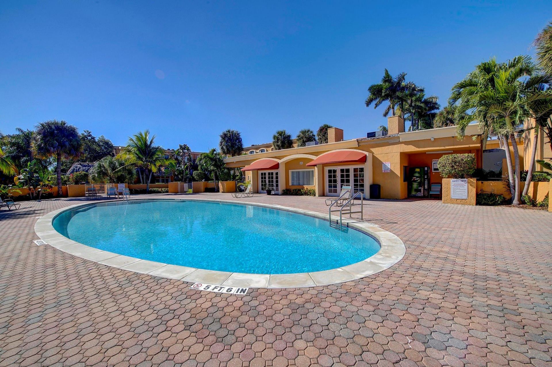 18111 NW 68th Avenue, Unit I210, Hialeah, FL 33015 Photo