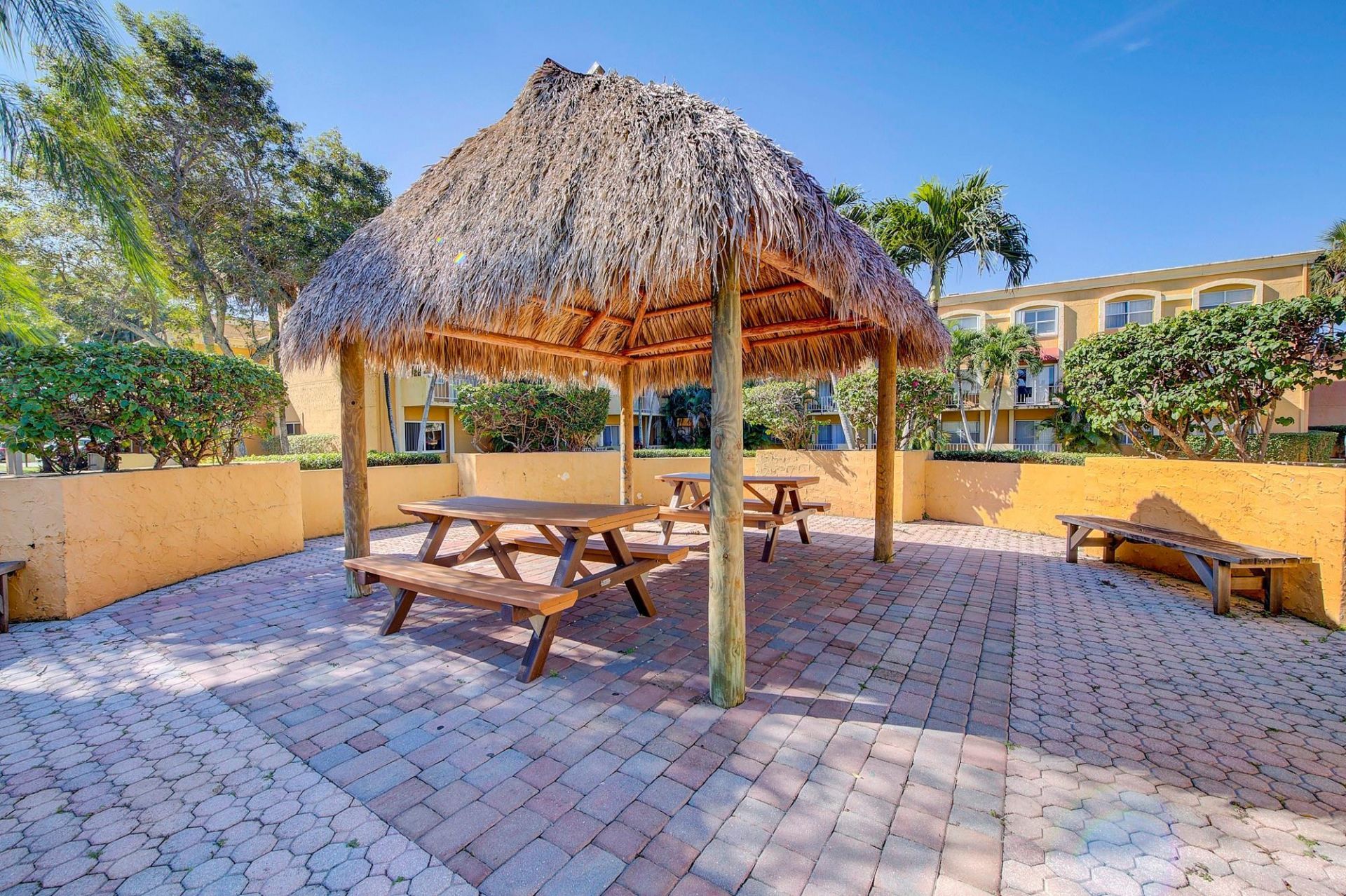18111 NW 68th Avenue, Unit I210, Hialeah, FL 33015 Photo