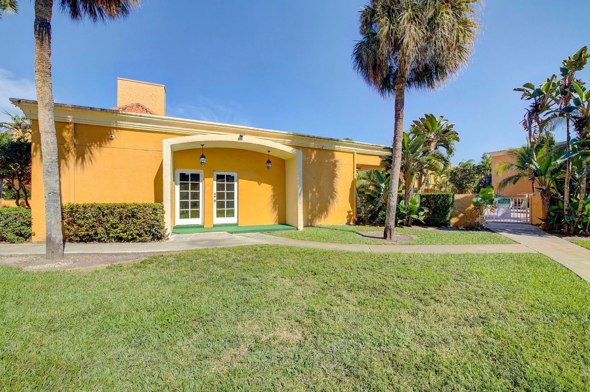 18111 NW 68th Avenue, Unit I210, Hialeah, FL 33015 Photo