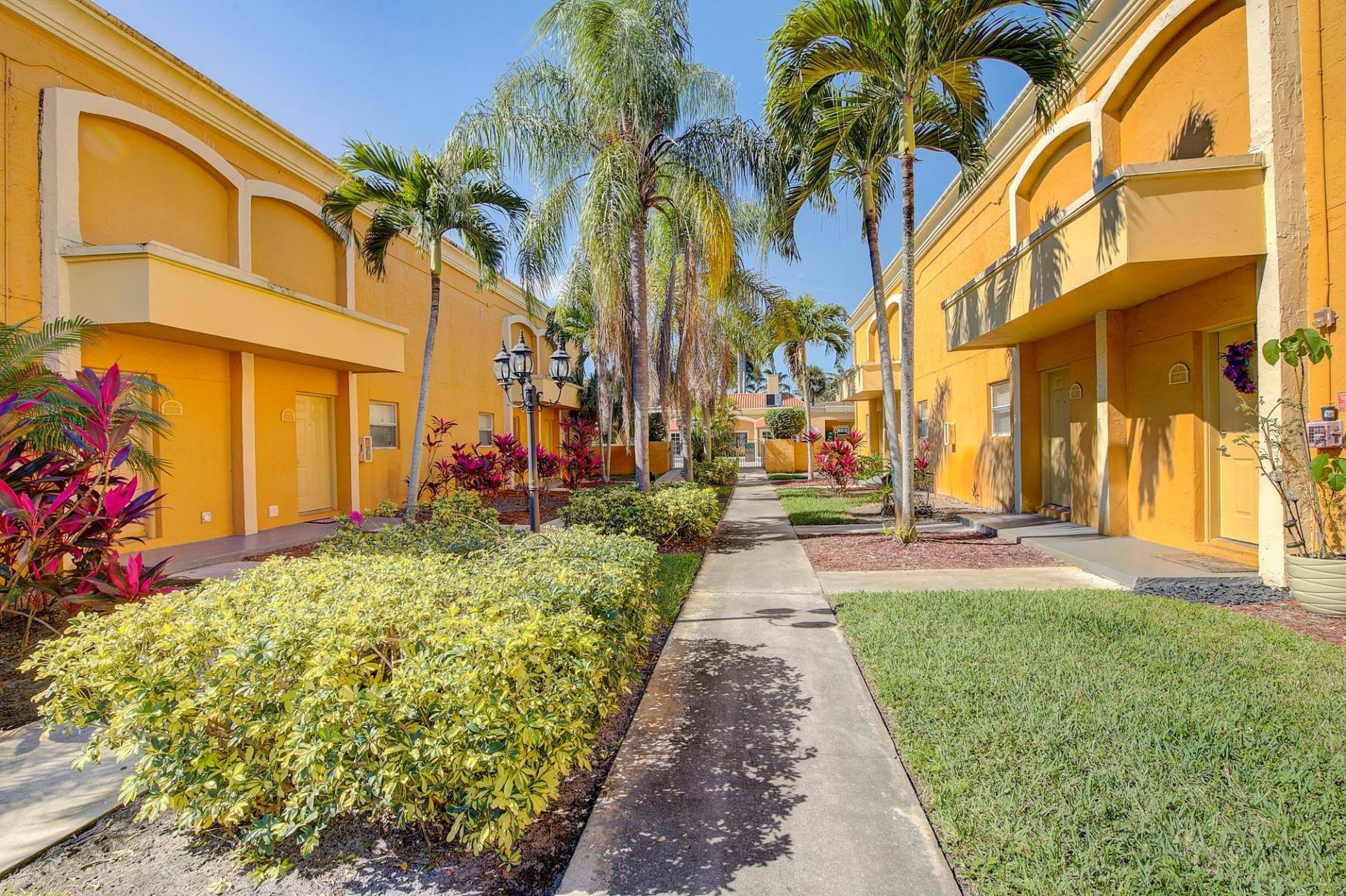 18111 NW 68th Avenue, Unit I210, Hialeah, FL 33015 Photo