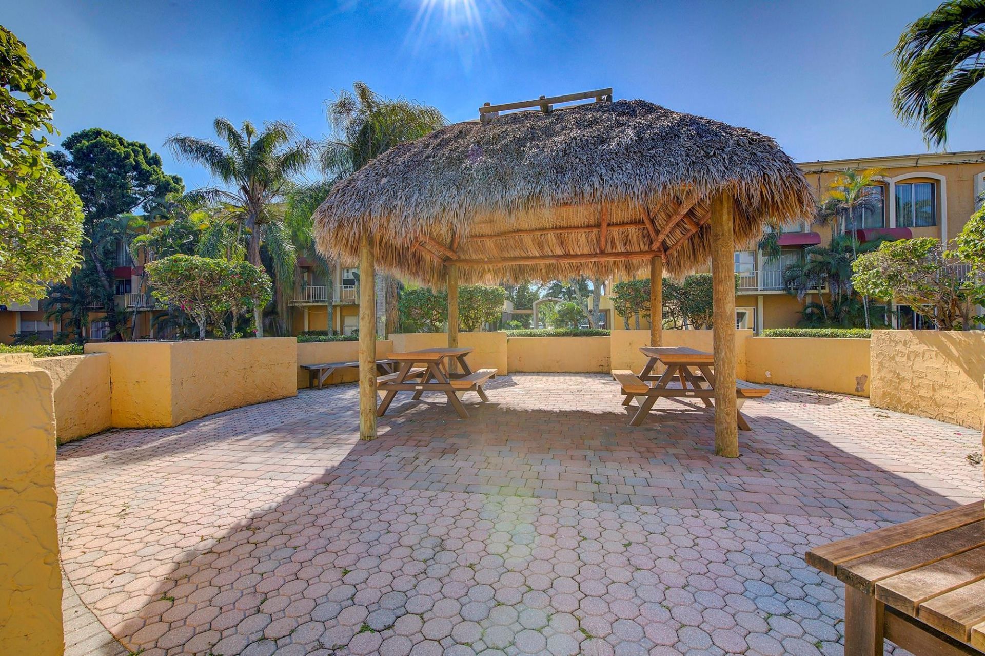 18111 NW 68th Avenue, Unit I210, Hialeah, FL 33015 Photo
