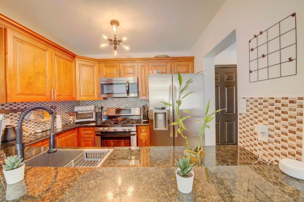 18111 NW 68th Ave, Unit I210, Hialeah, FL 33015 Photo