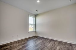 608 Canborough Lane photo 4