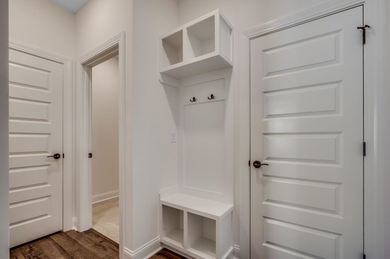 608 Canborough Lane Photo 6