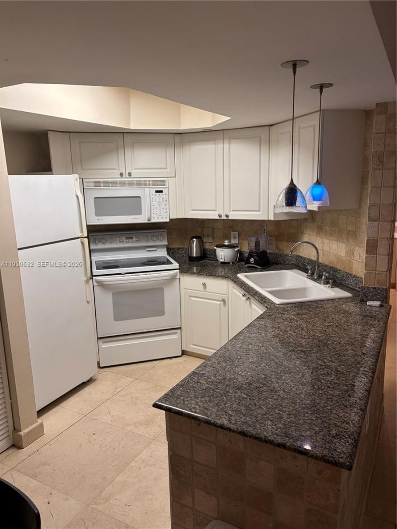 8911 Collins Ave , Unit 303, Surfside, FL 33154 Photo