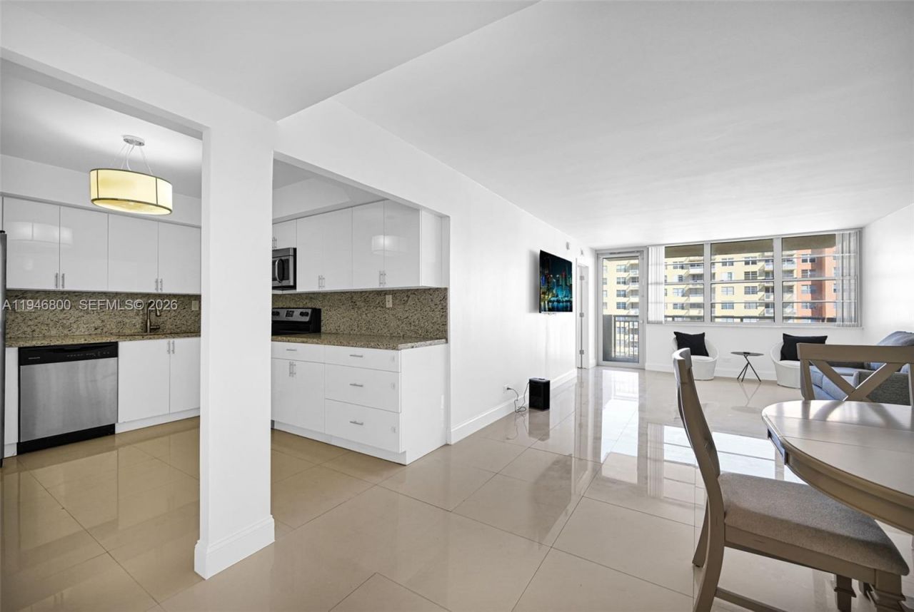 250 174th St, Unit 1808, Sunny Isles Beach, FL 33160 Photo