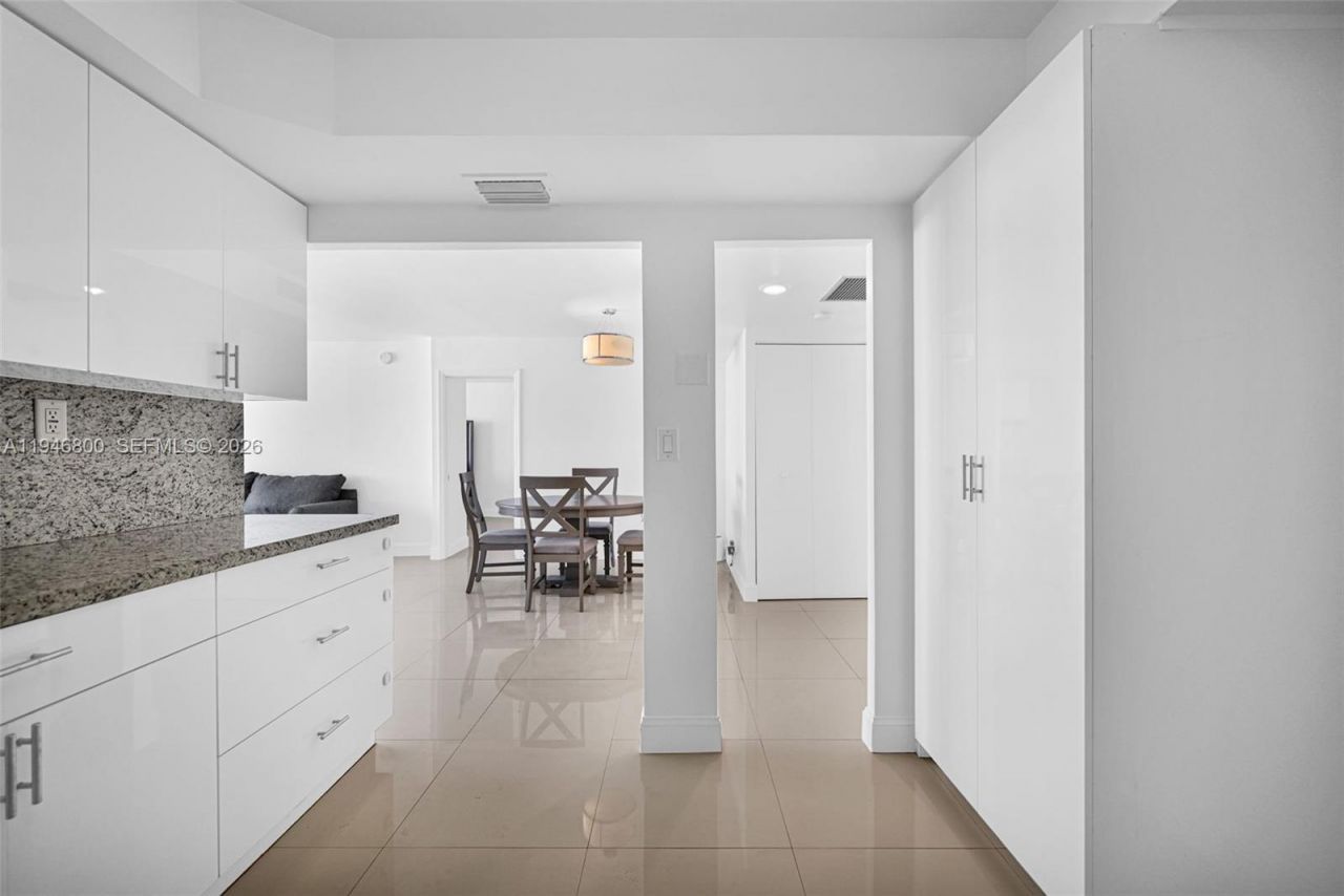 250 174th St, Unit 1808, Sunny Isles Beach, FL 33160 Photo