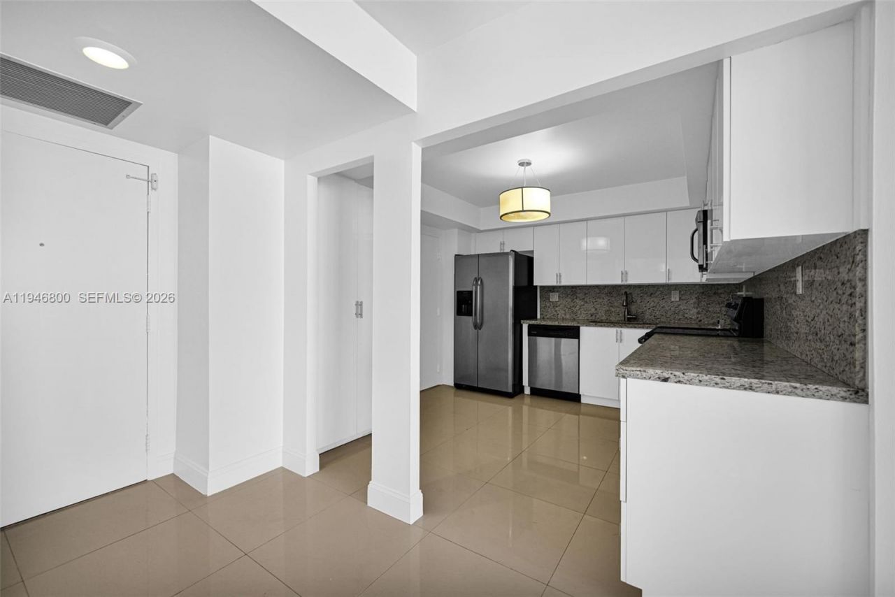 250 174th St, Unit 1808, Sunny Isles Beach, FL 33160 Photo