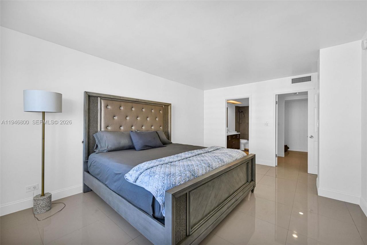 250 174th St, Unit 1808, Sunny Isles Beach, FL 33160 Photo