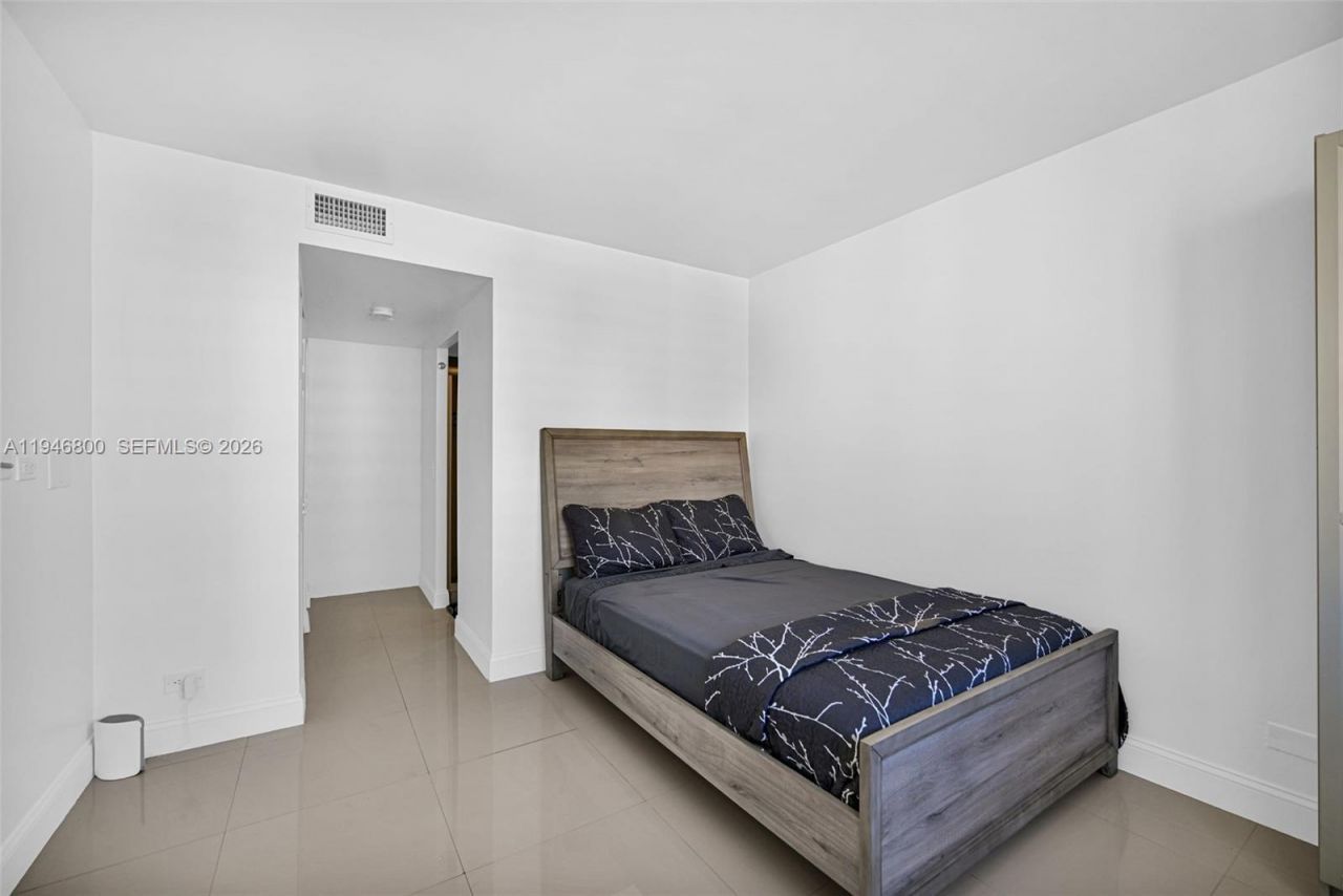 250 174th St, Unit 1808, Sunny Isles Beach, FL 33160 Photo