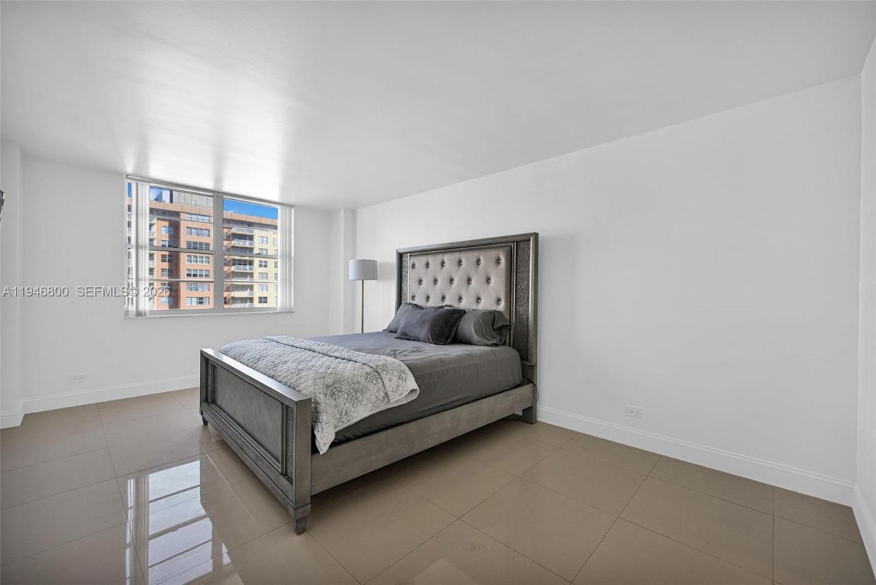 250 174th St, Unit 1808, Sunny Isles Beach, FL 33160 Photo