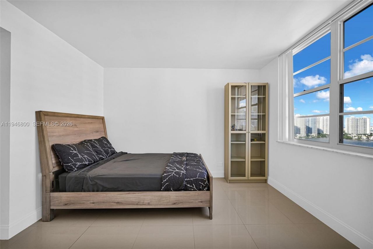 250 174th St, Unit 1808, Sunny Isles Beach, FL 33160 Photo