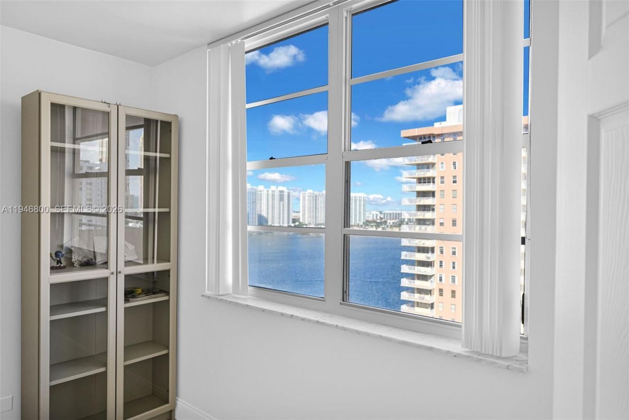 250 174th St, Unit 1808, Sunny Isles Beach, FL 33160 Photo