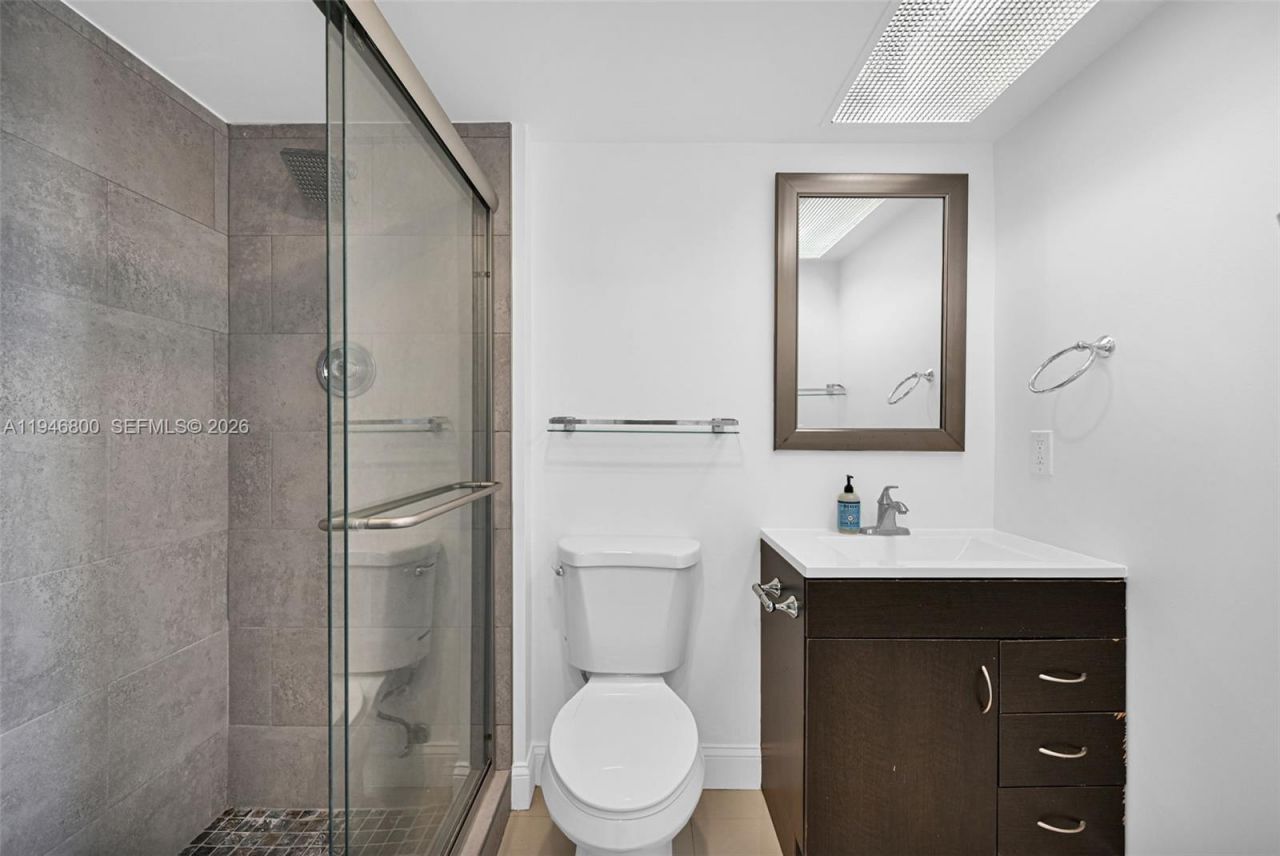 250 174th St, Unit 1808, Sunny Isles Beach, FL 33160 Photo