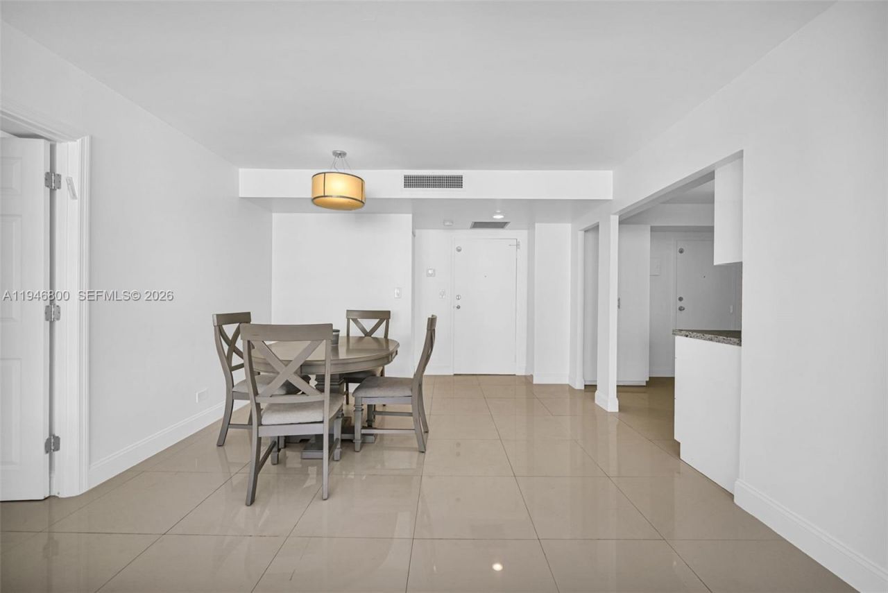 250 174th St, Unit 1808, Sunny Isles Beach, FL 33160 Photo