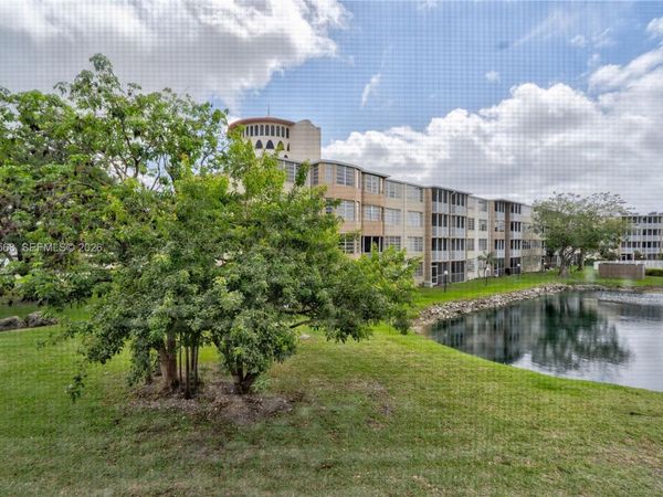 1700 NE 191st St, Unit 202, Miami, FL 33179