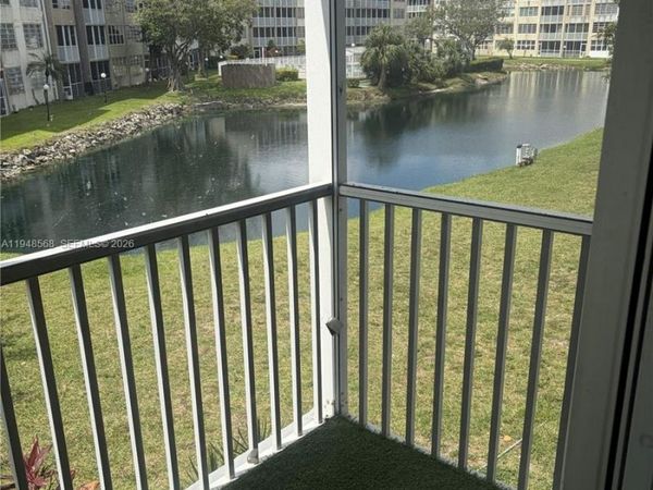 1700 NE 191st St, Unit 202, Miami, FL 33179