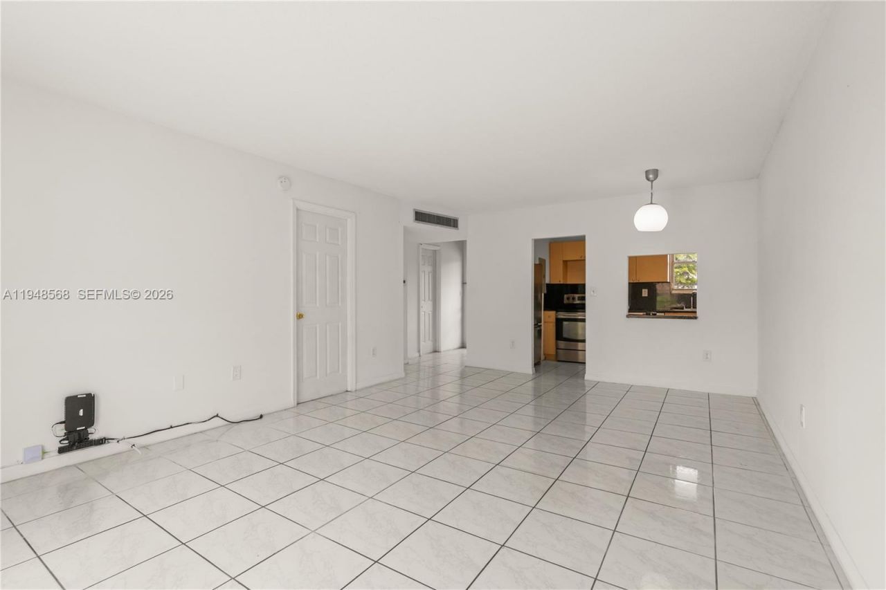 1700 NE 191st St, Unit 202, Miami, FL 33179 Photo