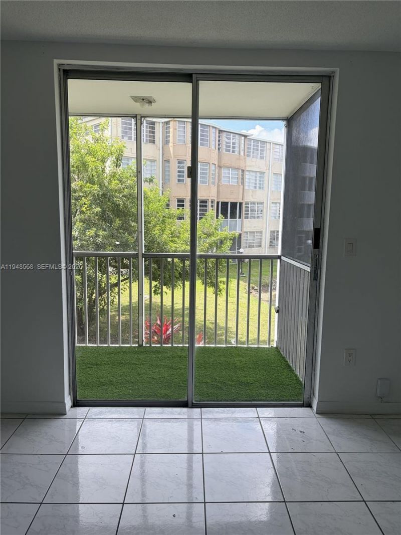 1700 NE 191st St, Unit 202, Miami, FL 33179 Photo